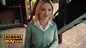 Loira de 20 anos no Sexo hot adorando poder ser fodida