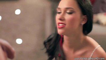 Modelo muito linda no X vodeos sugando o macho